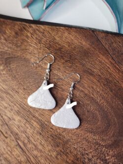 Kisses.jpg Thumbnail